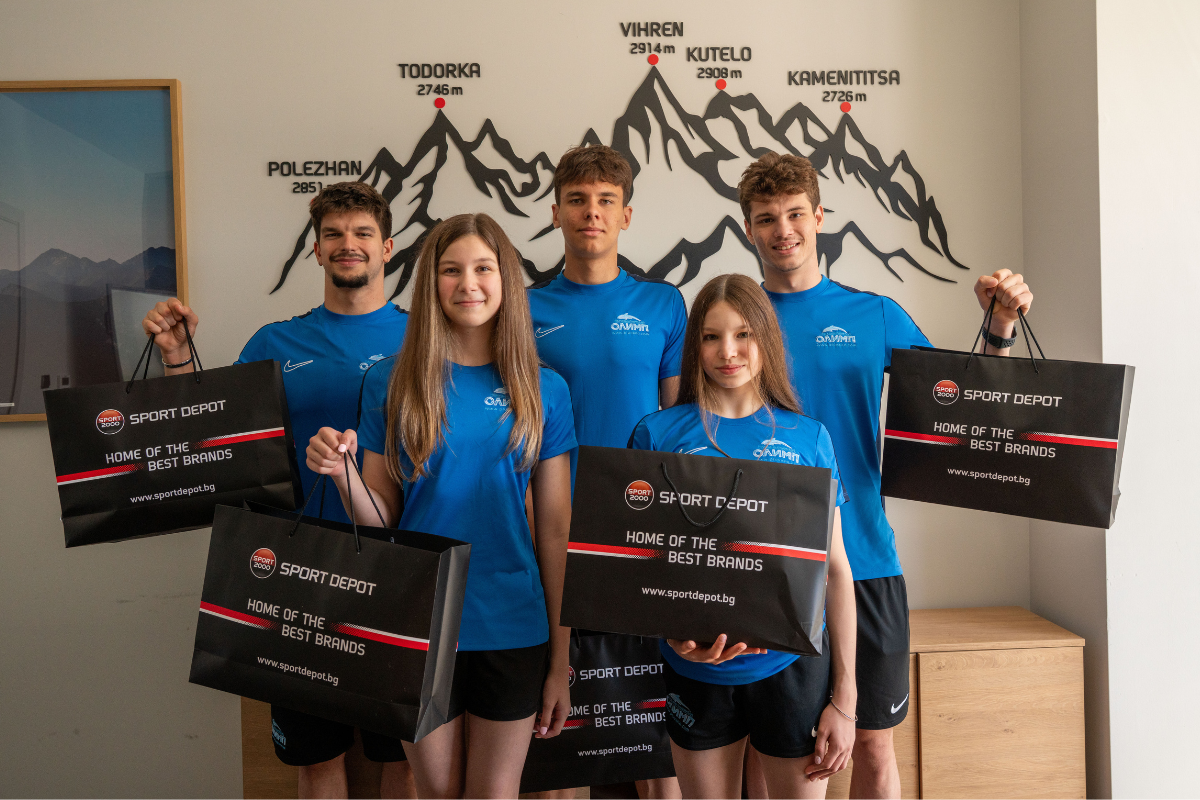 Петима атлети от плувен клуб НСК Олимп с подаръци от SPORT DEPOT &ndash; официален представител на Speedo за България.