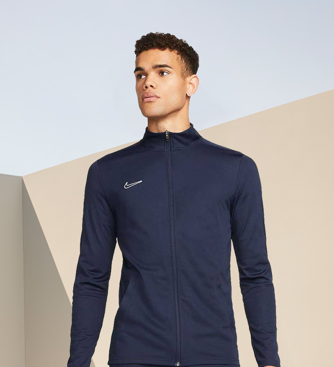 NIKE СПОРТНИ ЕКИПИ>