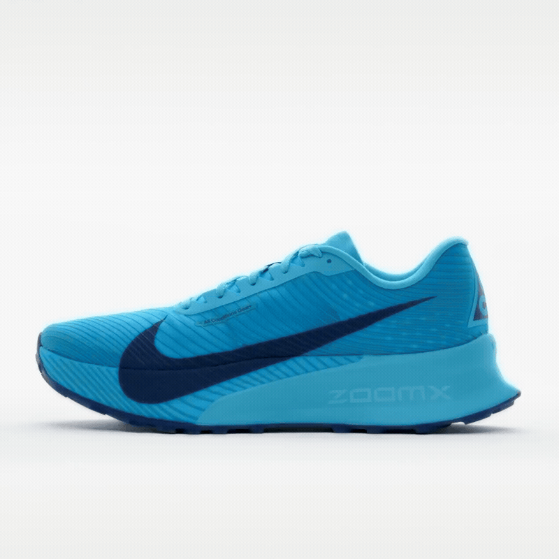 Завъртане на обувките за бягане Nike ACG Ultrafly Trail, за да се видят от всички страни и в цялост. 