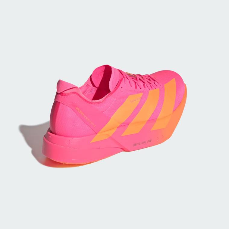 Маратонки Adidas Adizero Adios Pro 4 яркорозови с оранжево, изглед под ъгъл отстрани