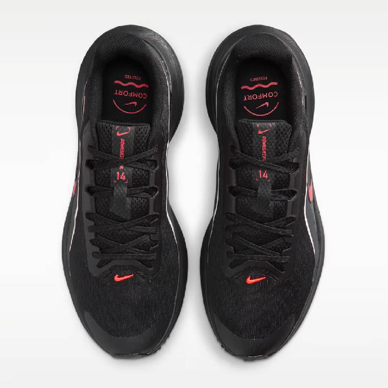 Мъжки маратонки Nike Downshifter 14 в черно с червени акценти, изглед към горната част