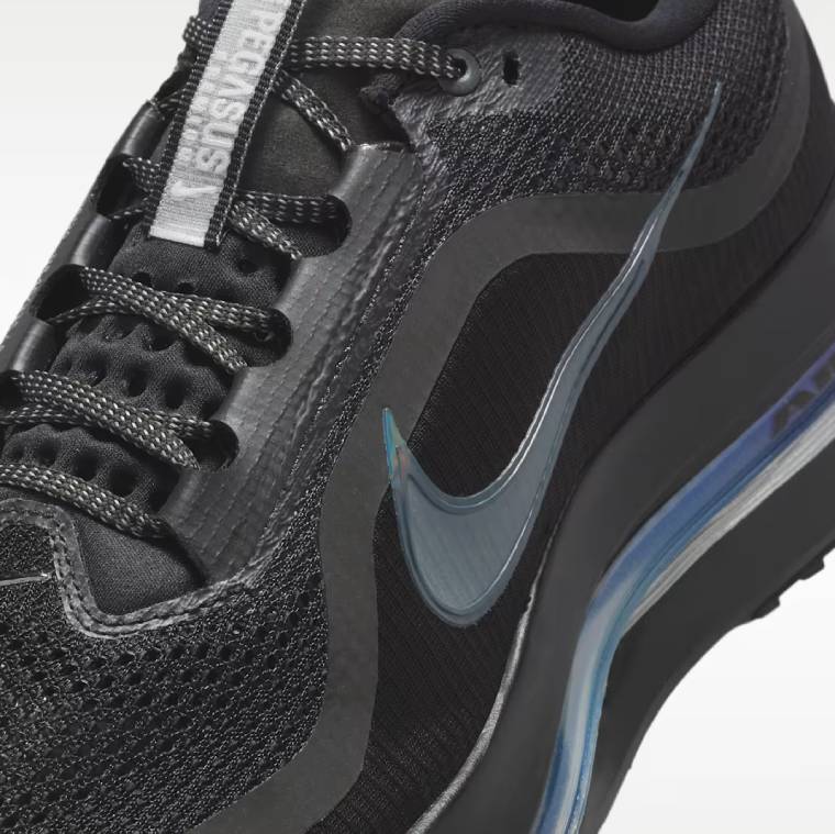 Мъжки маратонки Nike Pegasus Premium в черно и синьо с дебела омекотяваща подметка, детайлен изглед към горната част