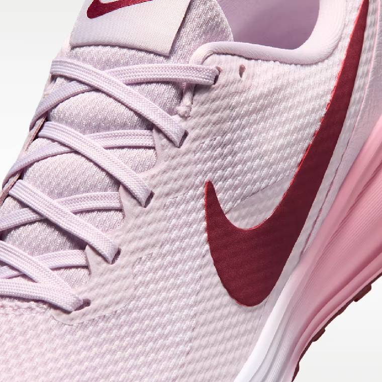 Дамски маратонки Nike Revolution 8 розово с тъмночервени и бели акценти, изглед към горната част