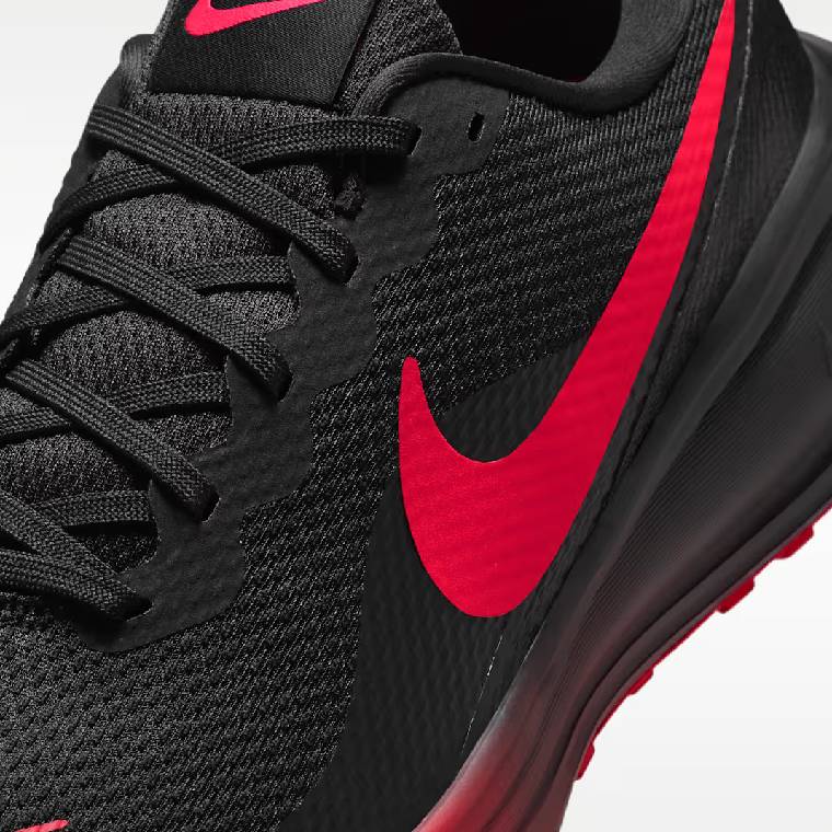 Мъжки маратонки Nike Revolution 8 черно с червени акценти, изглед към горната част