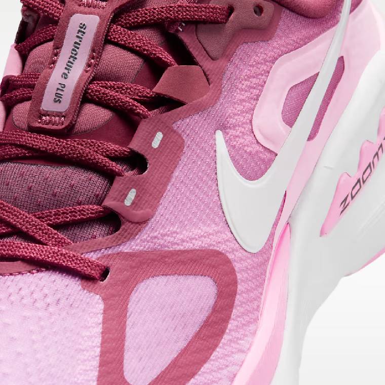 Дамски маратонки Nike Structure Plus в розово с тъмночервени и бели акценти, изглед към горната част
