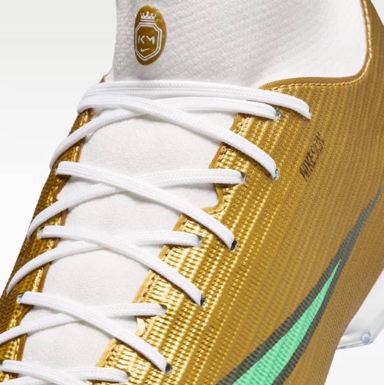 Моделът Nike Jr Mercurial Superfly 11 Academy Kylian Mbappe &ndash; детайлен поглед към горната част на бутонките 